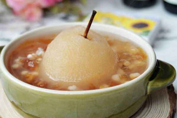 桃胶薏米炖雪梨