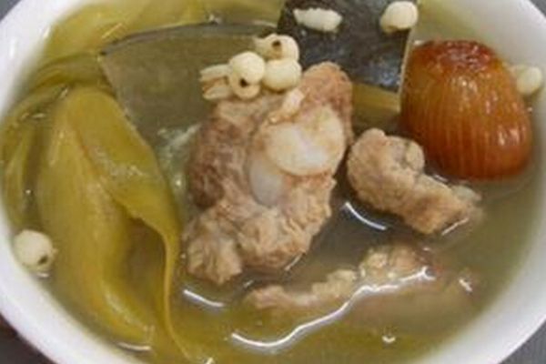 剑花薏米猪骨汤