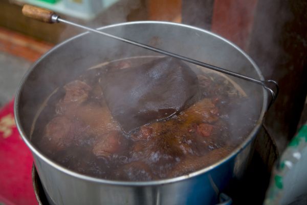 防止卤水发黑卤肉发黑的预防措施