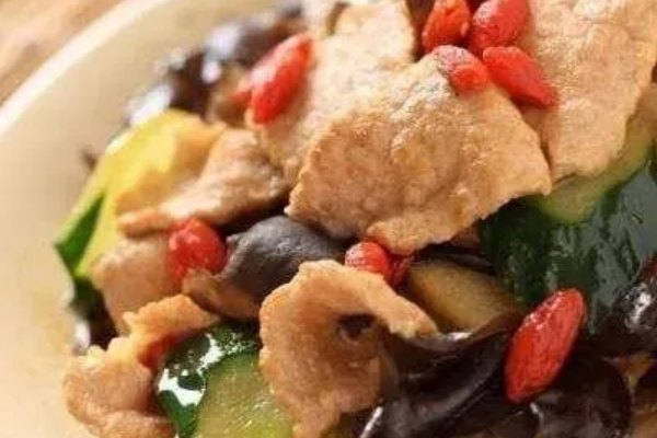 枸杞滑熘肉片的做法